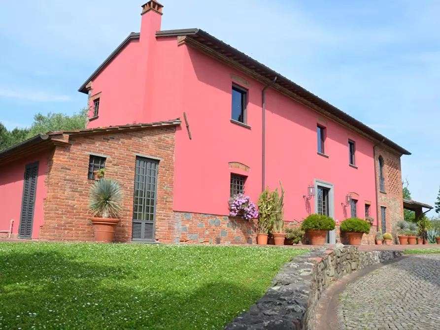 Immagine 10 di Rustico / casale in vendita  a Lucca