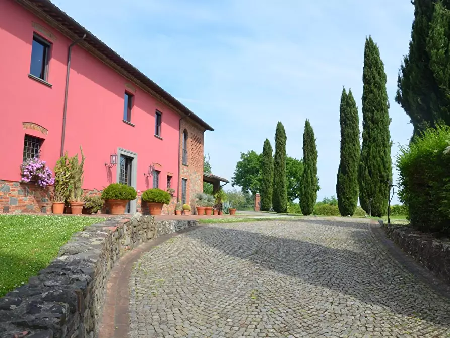 Immagine 7 di Rustico / casale in vendita  a Lucca