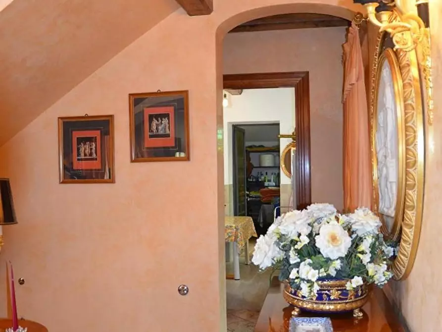 Immagine 13 di Rustico / casale in vendita  a Lucca