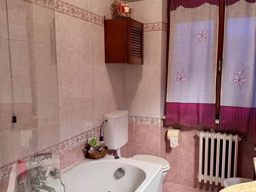 Immagine 17 di Appartamento in vendita  a Massa