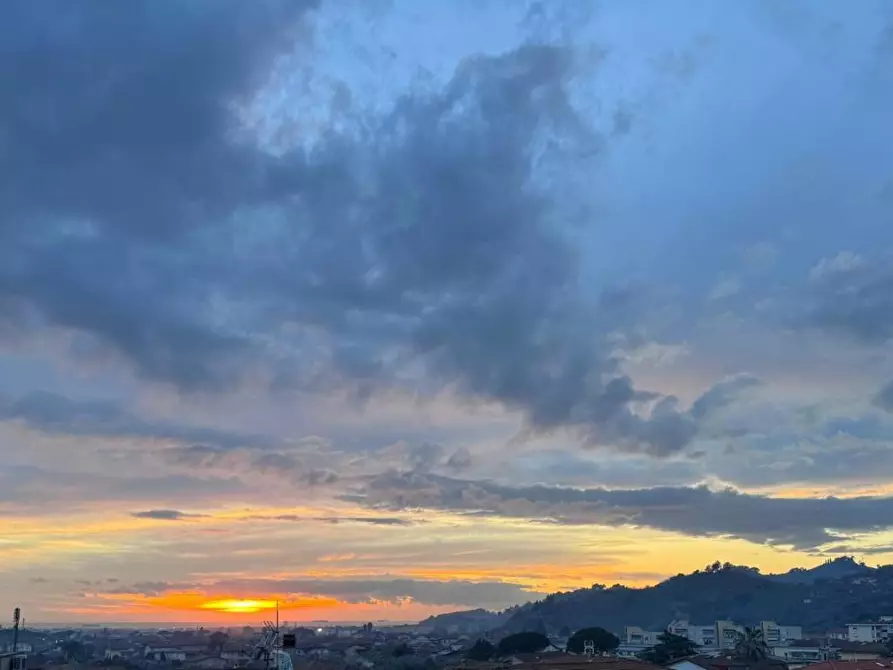 Immagine 1 di Appartamento in vendita  a Massa