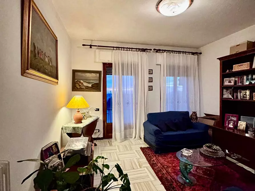 Immagine 2 di Appartamento in vendita  a Massa