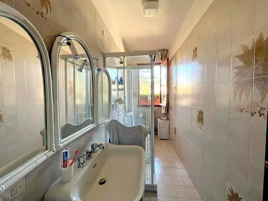 Immagine 10 di Villetta a schiera in vendita  a Massa