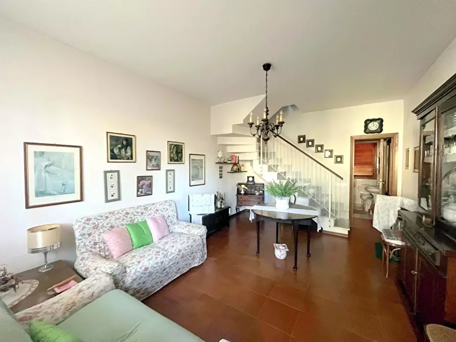 Immagine 3 di Villetta a schiera in vendita  a Massa