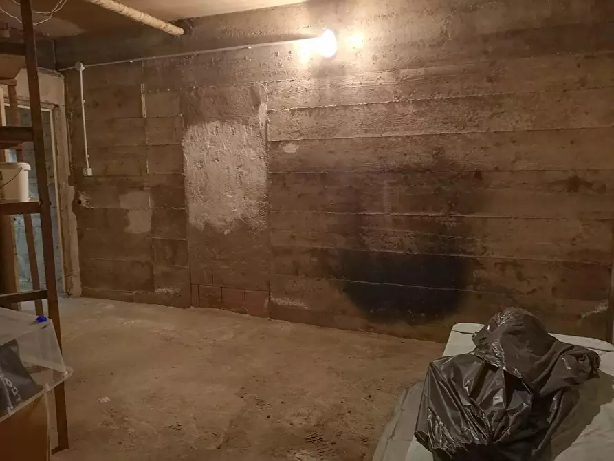 Immagine 31 di Appartamento in vendita  a Massa