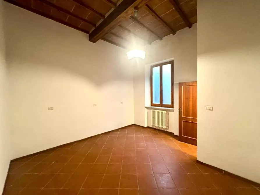 Immagine 10 di Appartamento in vendita  a Siena