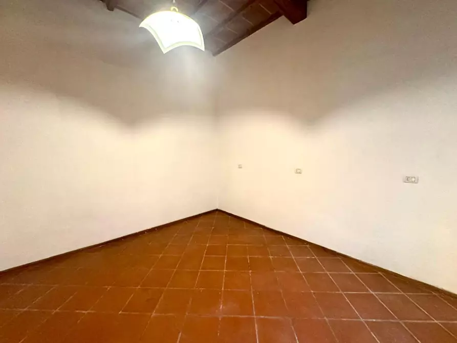 Immagine 15 di Appartamento in vendita  a Siena