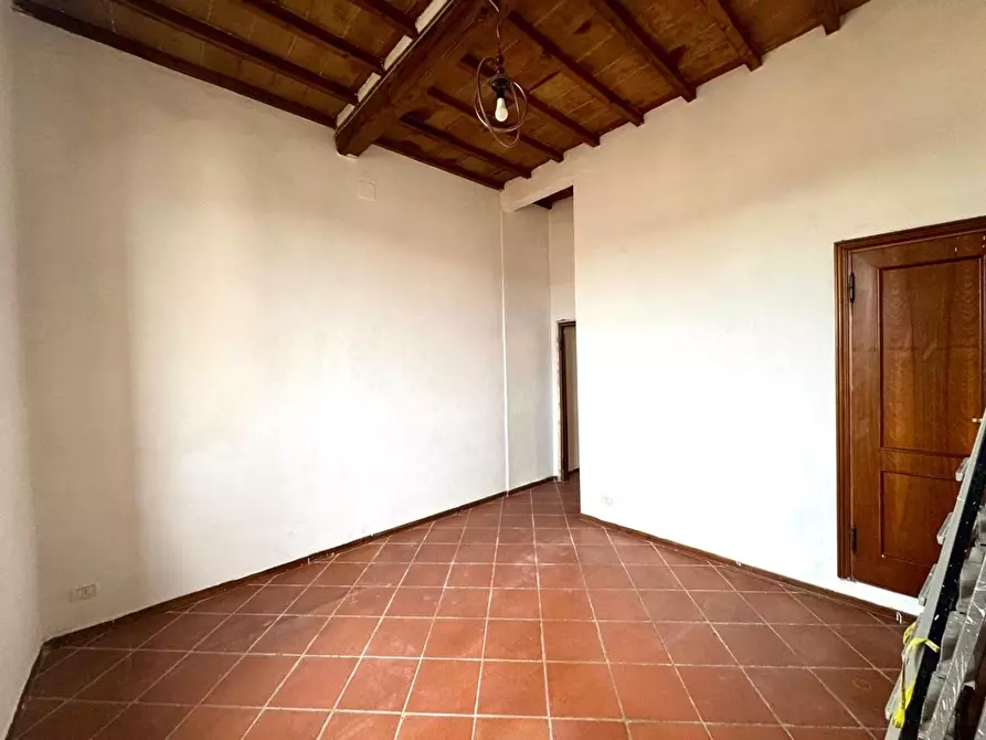 Immagine 11 di Appartamento in vendita  a Siena