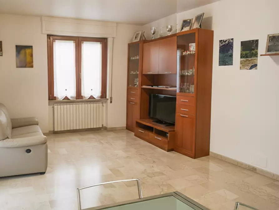 Immagine 1 di Appartamento in vendita  a Massa