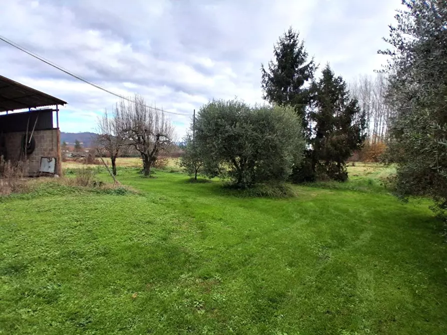 Immagine 4 di Deposito in vendita  a Lucca