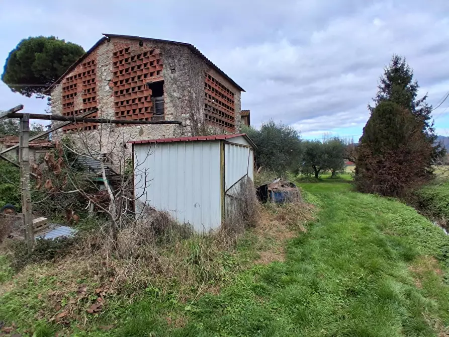 Immagine 6 di Deposito in vendita  a Lucca