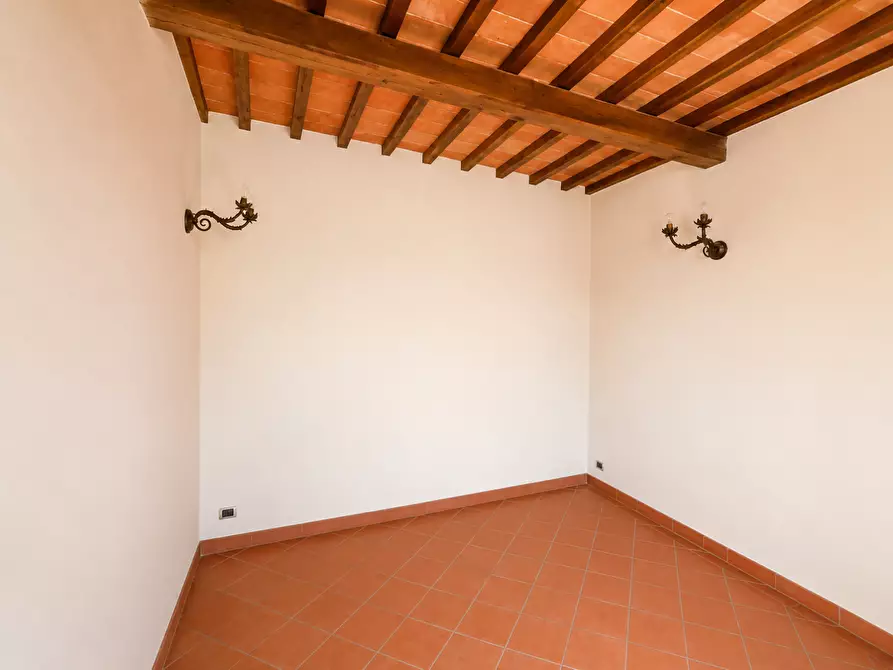 Immagine 15 di Casa colonica in vendita  a Poggibonsi