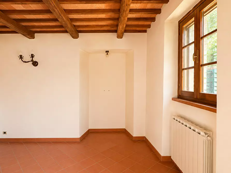 Immagine 16 di Casa colonica in vendita  a Poggibonsi