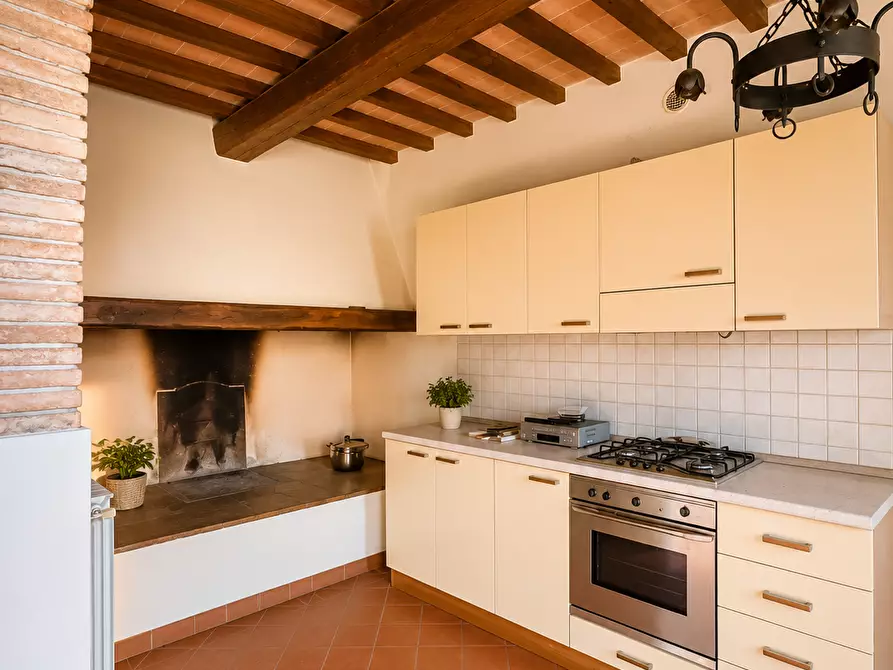Immagine 13 di Casa colonica in vendita  a Poggibonsi