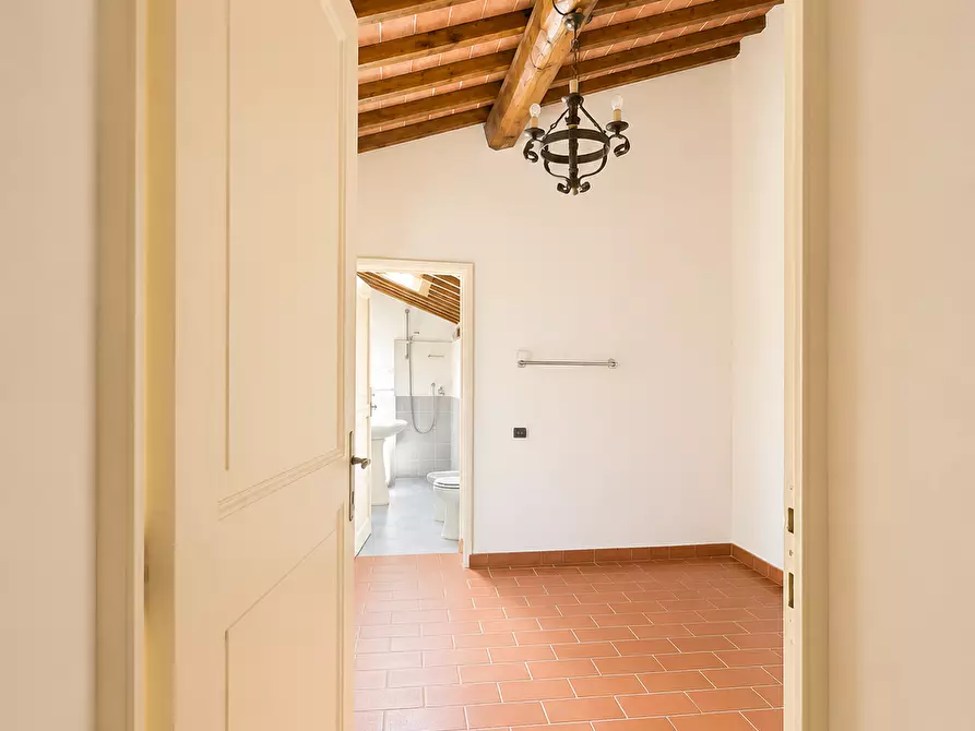 Immagine 24 di Casa colonica in vendita  a Poggibonsi