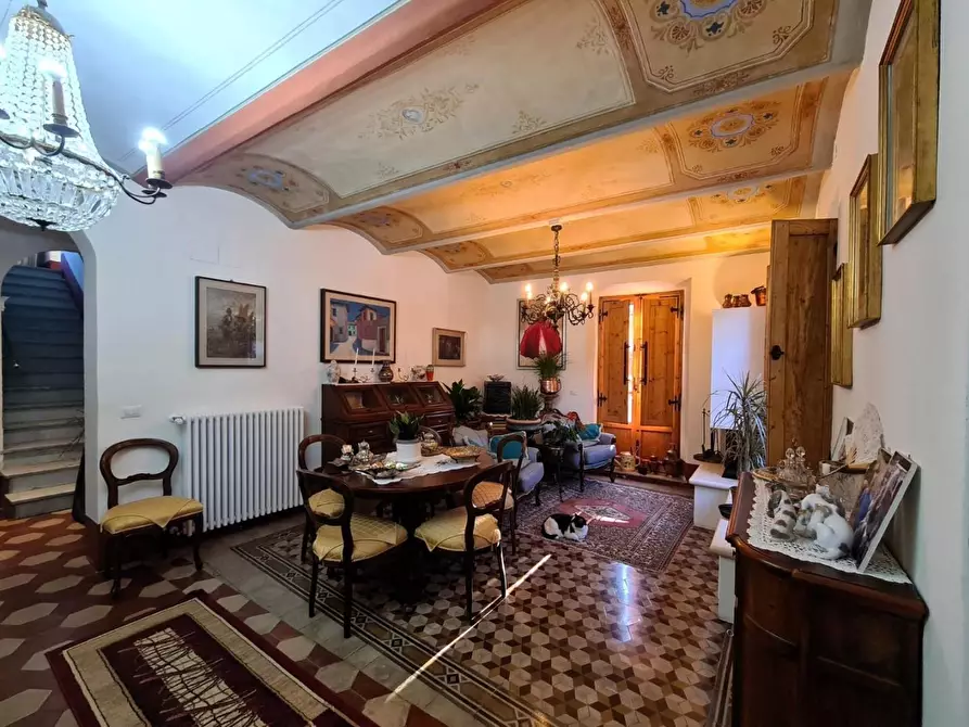 Immagine 1 di Villa in vendita  a Siena