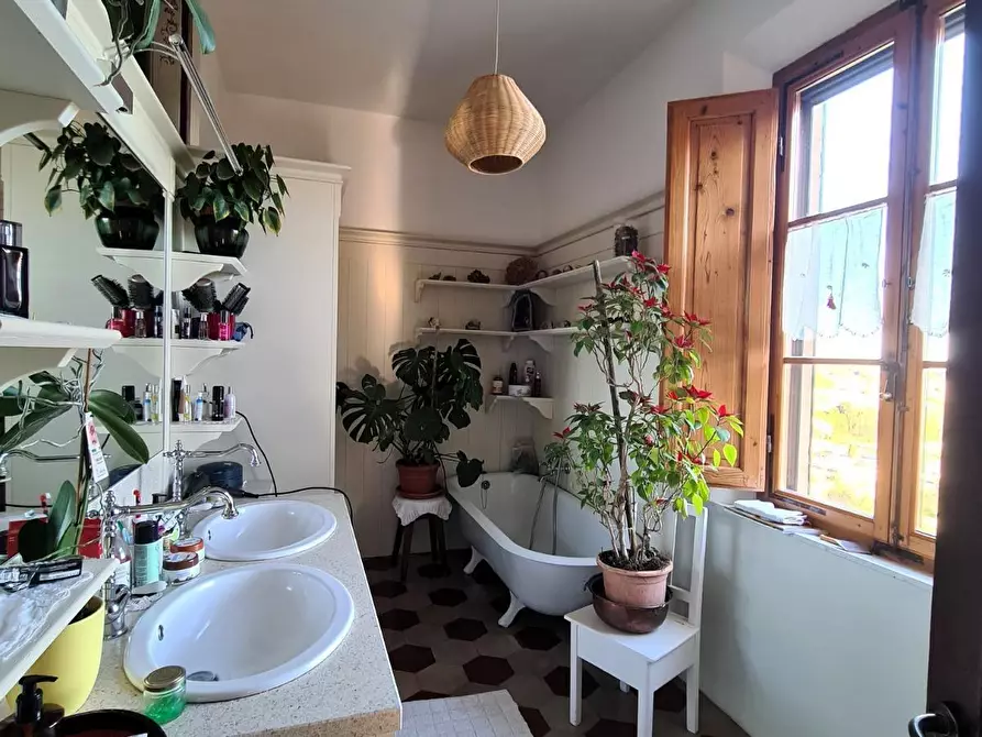 Immagine 6 di Villa in vendita  a Siena