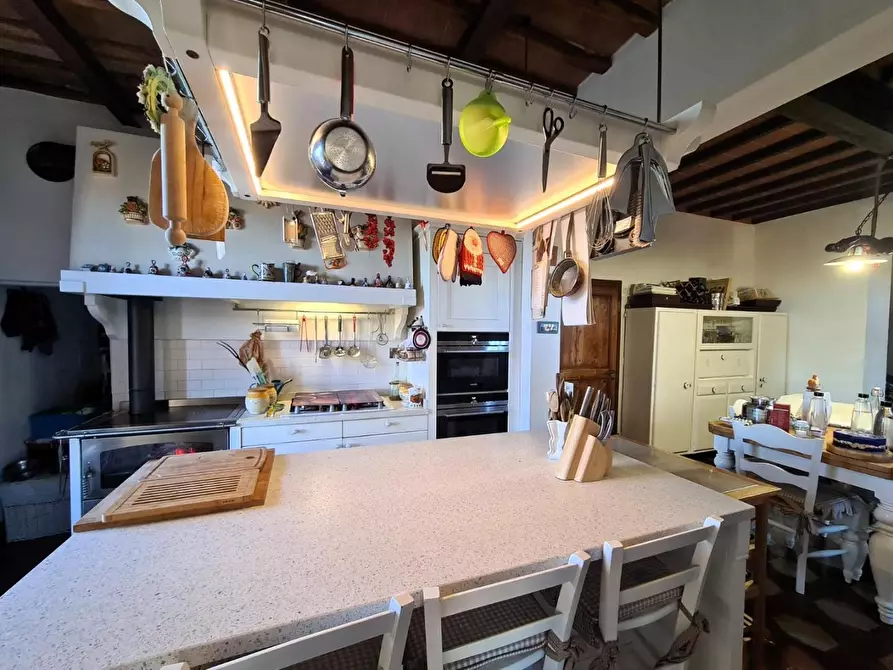 Immagine 13 di Villa in vendita  a Siena