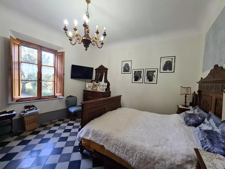 Immagine 9 di Villa in vendita  a Siena