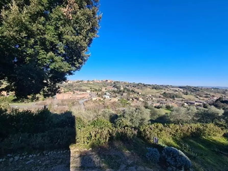 Immagine 23 di Villa in vendita  a Siena