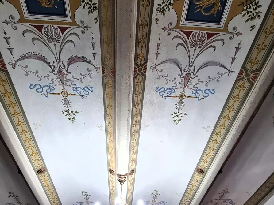 Immagine 18 di Villa in vendita  a Siena