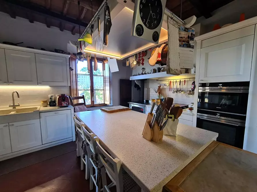 Immagine 14 di Villa in vendita  a Siena