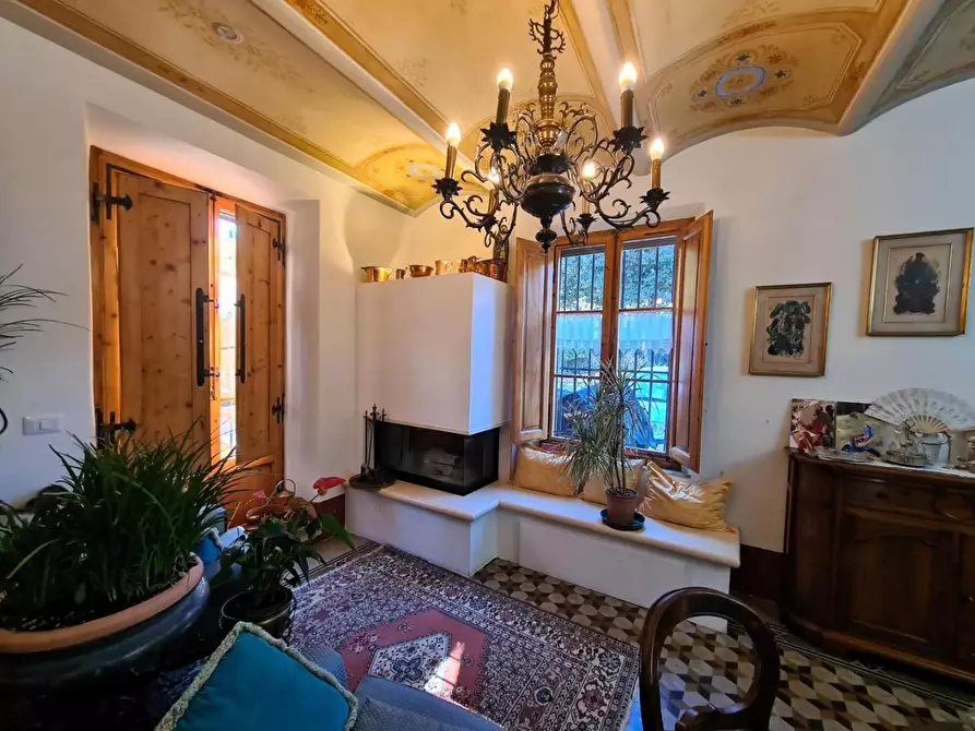 Immagine 2 di Villa in vendita  a Siena