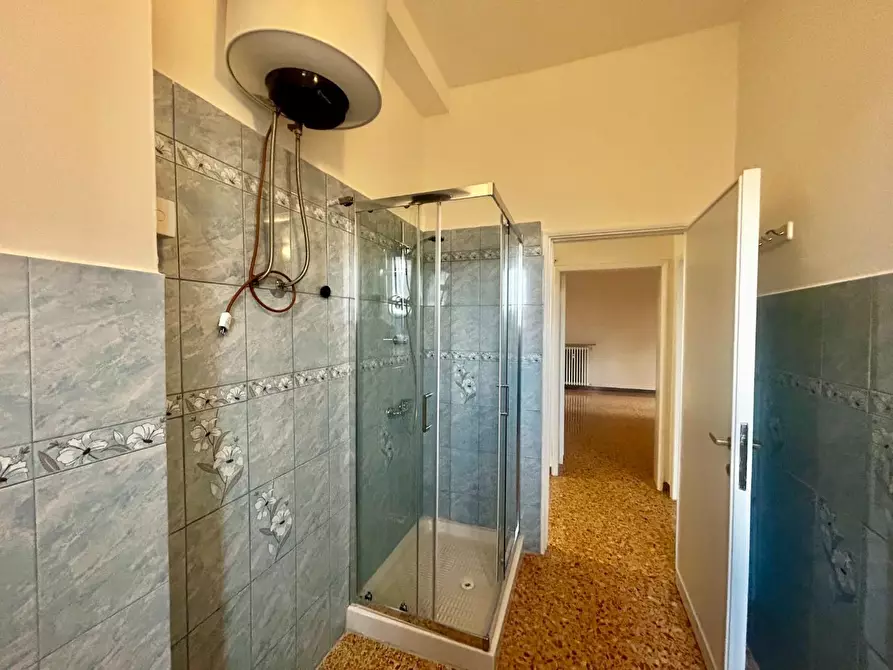 Immagine 16 di Appartamento in vendita  a Siena