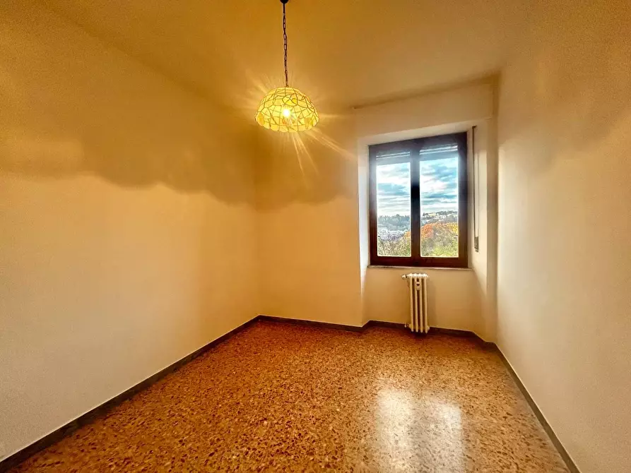 Immagine 11 di Appartamento in vendita  a Siena