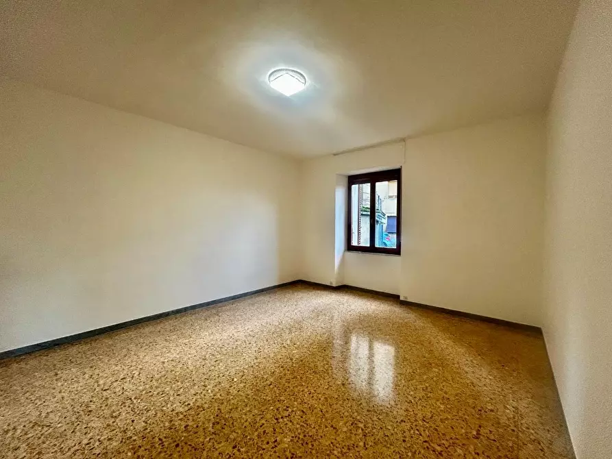 Immagine 5 di Appartamento in vendita  a Siena