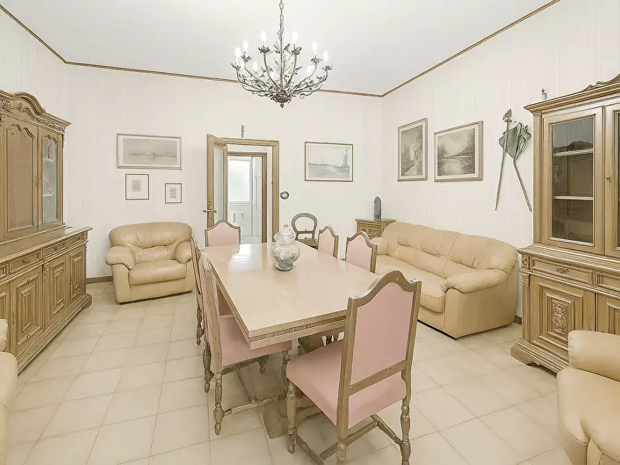 Immagine 2 di Appartamento in vendita  a Pisa