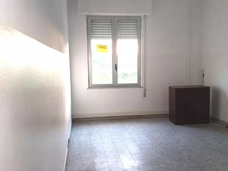 Immagine 5 di Locale commerciale in affitto  a Lucca