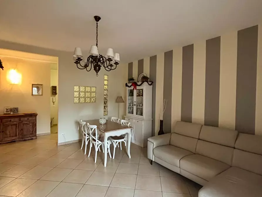 Immagine 1 di Appartamento in vendita  a Carrara