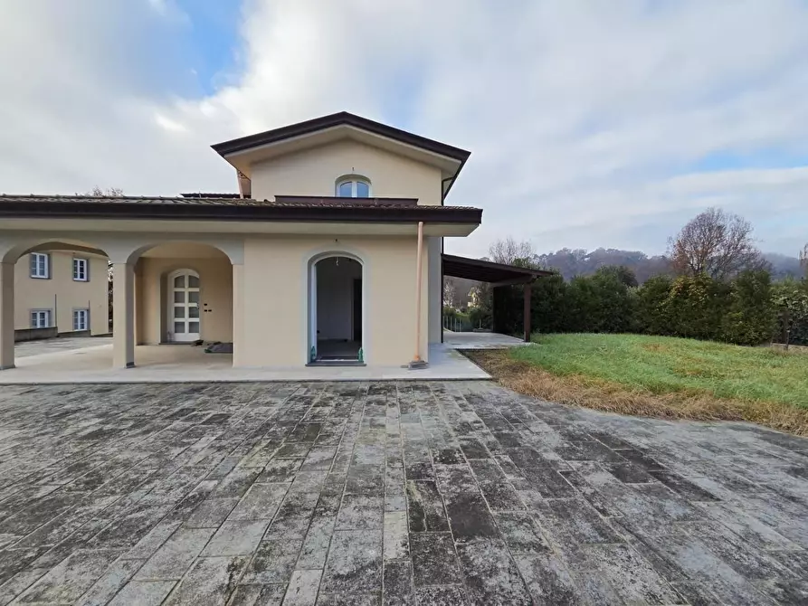 Immagine 6 di Villa in vendita  a Capannori
