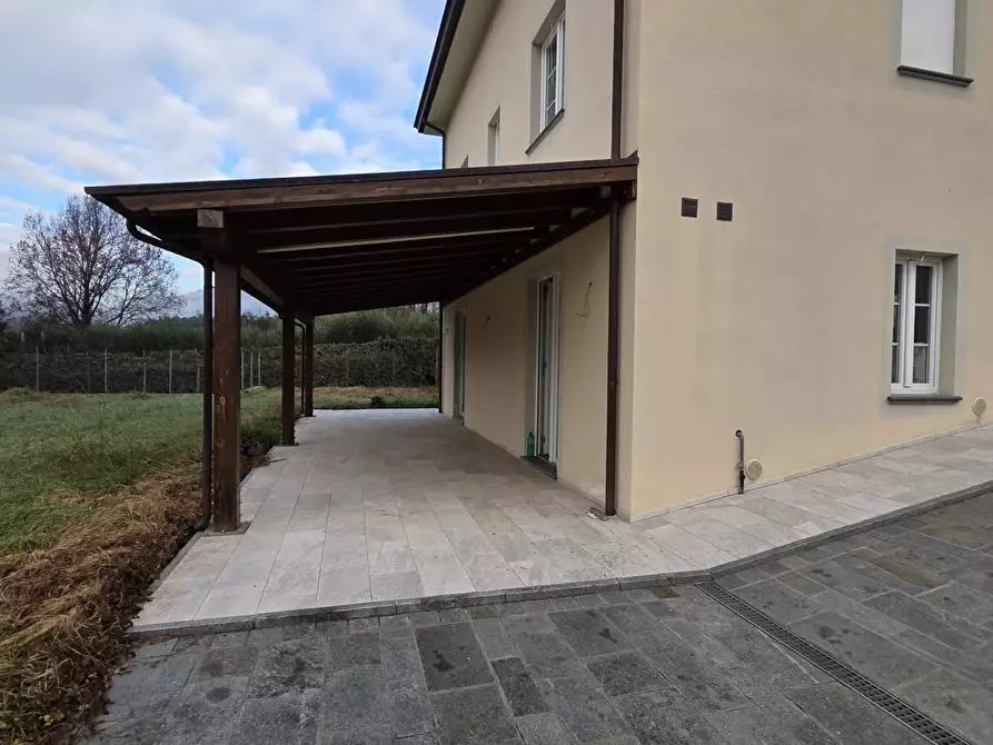 Immagine 25 di Villa in vendita  a Capannori