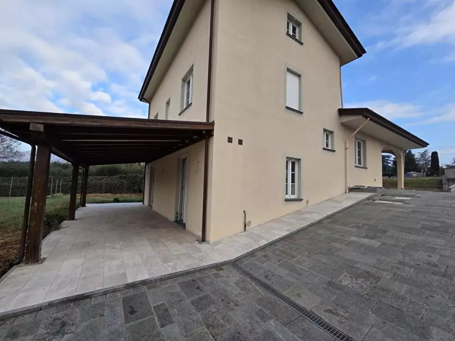 Immagine 26 di Villa in vendita  a Capannori