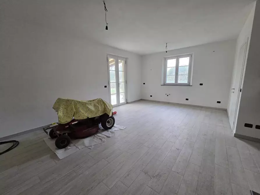 Immagine 46 di Villa in vendita  a Capannori