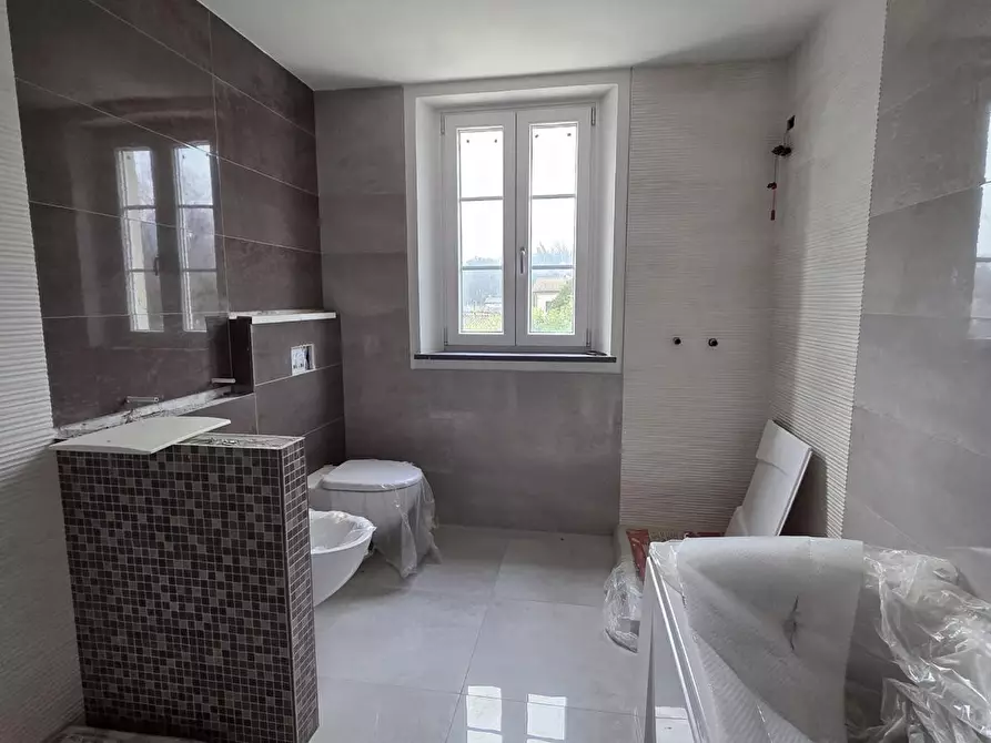 Immagine 12 di Villa in vendita  a Capannori