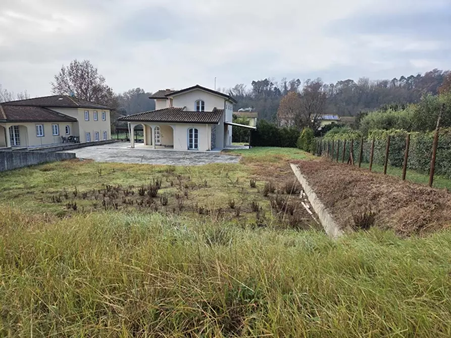 Immagine 8 di Villa in vendita  a Capannori
