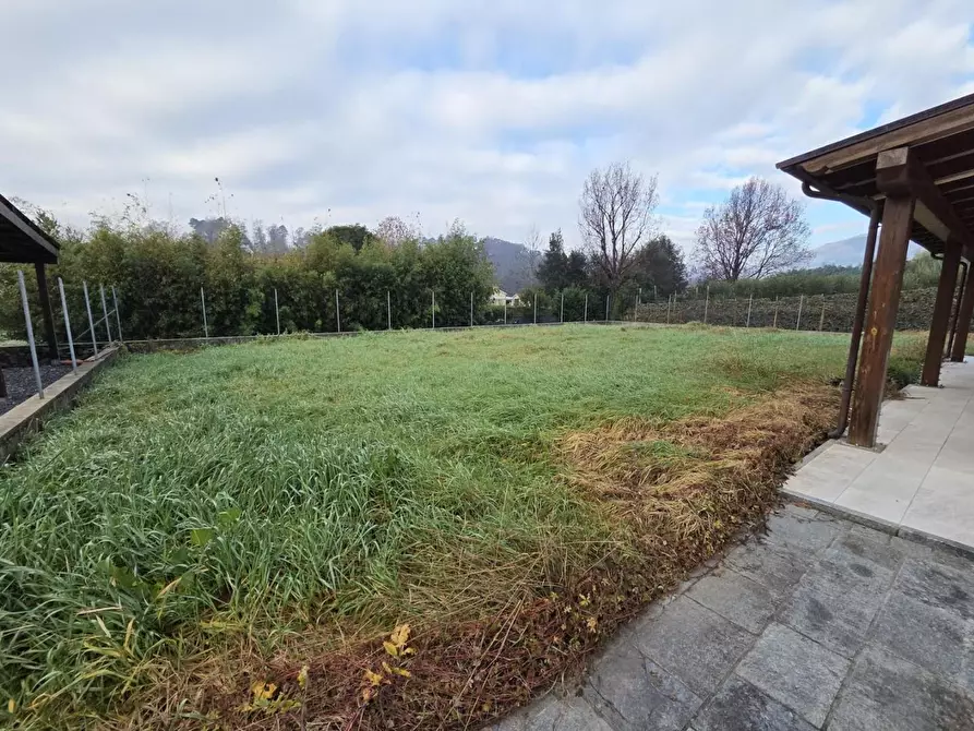 Immagine 54 di Villa in vendita  a Capannori