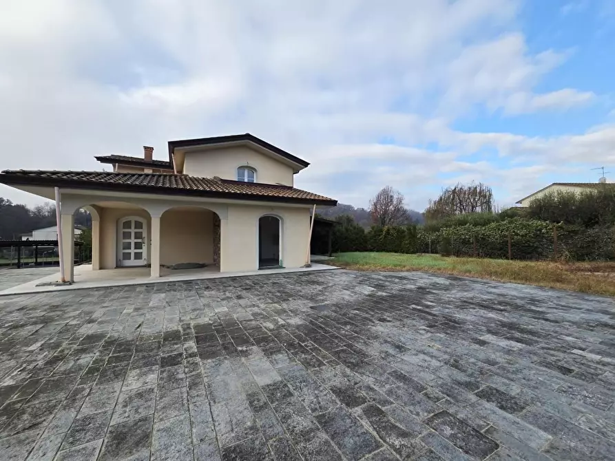 Immagine 7 di Villa in vendita  a Capannori