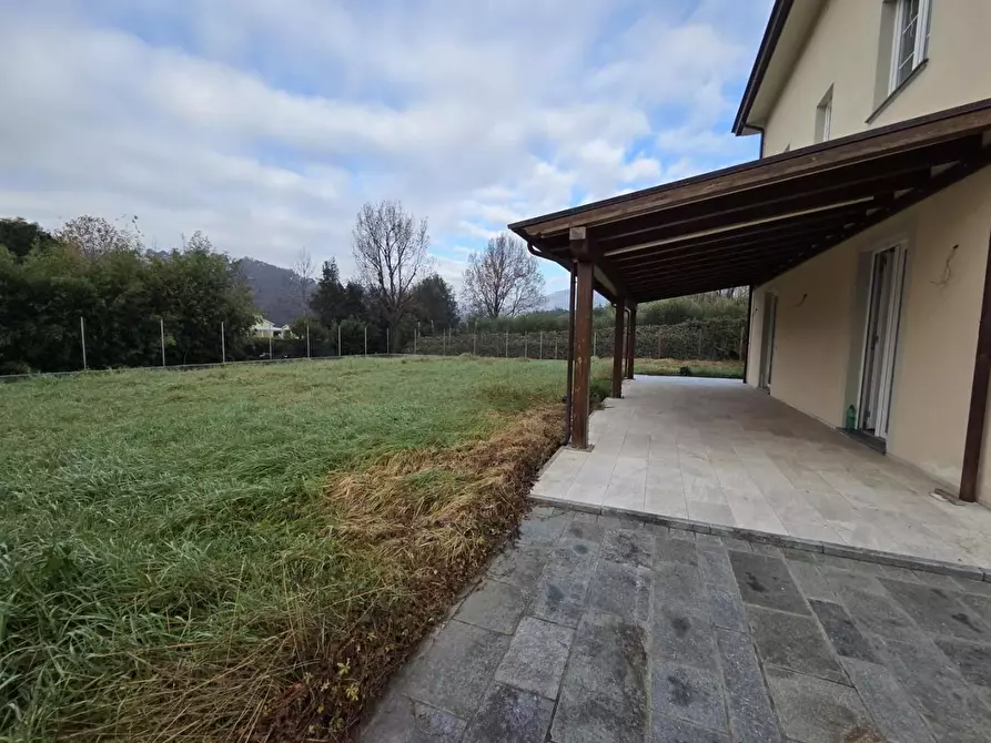 Immagine 41 di Villa in vendita  a Capannori