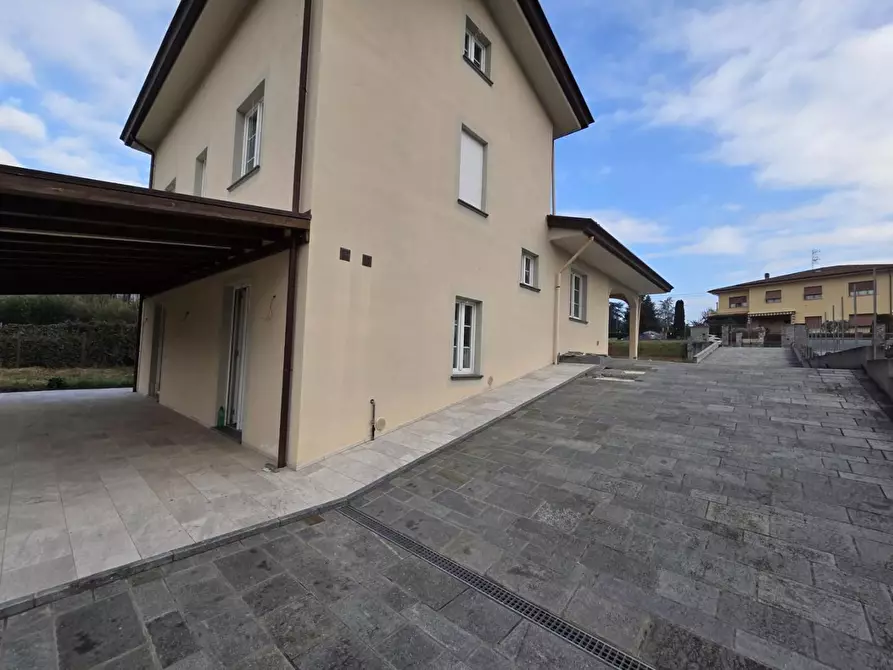 Immagine 27 di Villa in vendita  a Capannori