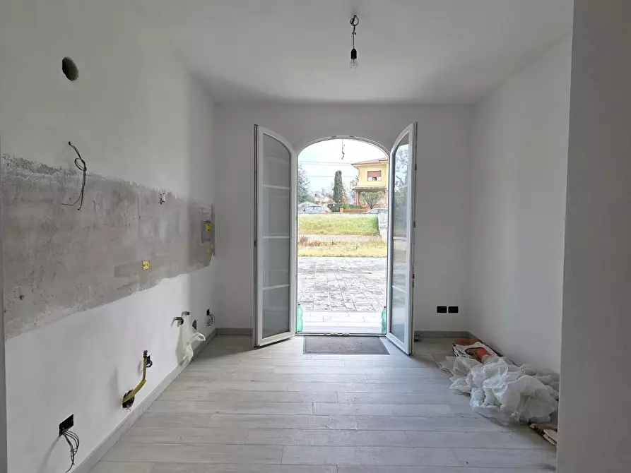 Immagine 33 di Villa in vendita  a Capannori