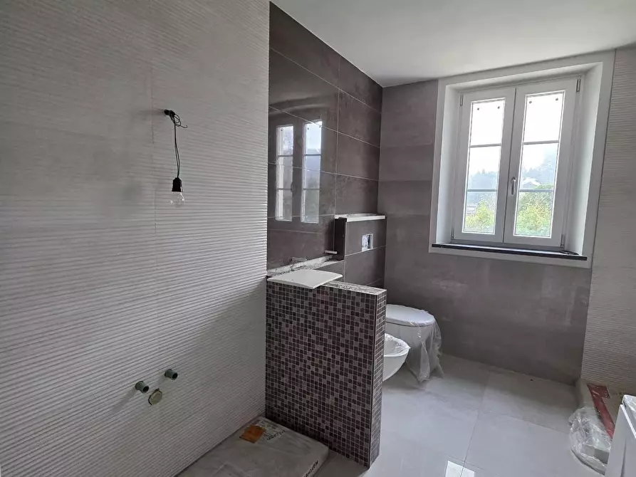 Immagine 10 di Villa in vendita  a Capannori