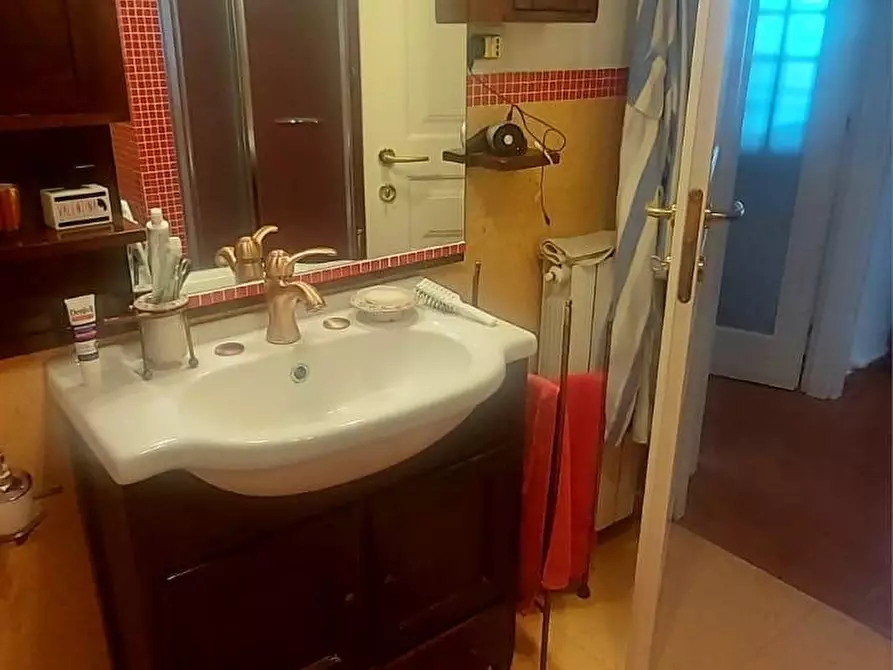 Immagine 12 di Appartamento in vendita  a Livorno