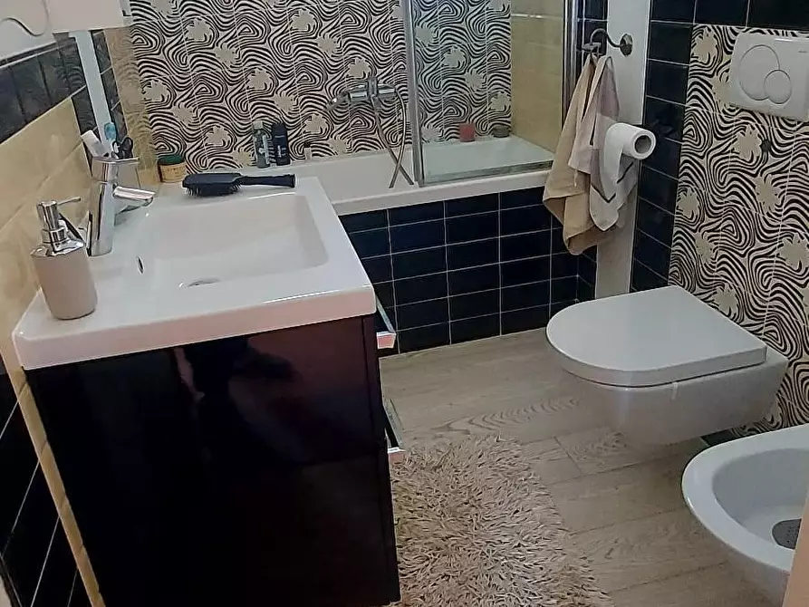 Immagine 10 di Appartamento in vendita  a Livorno