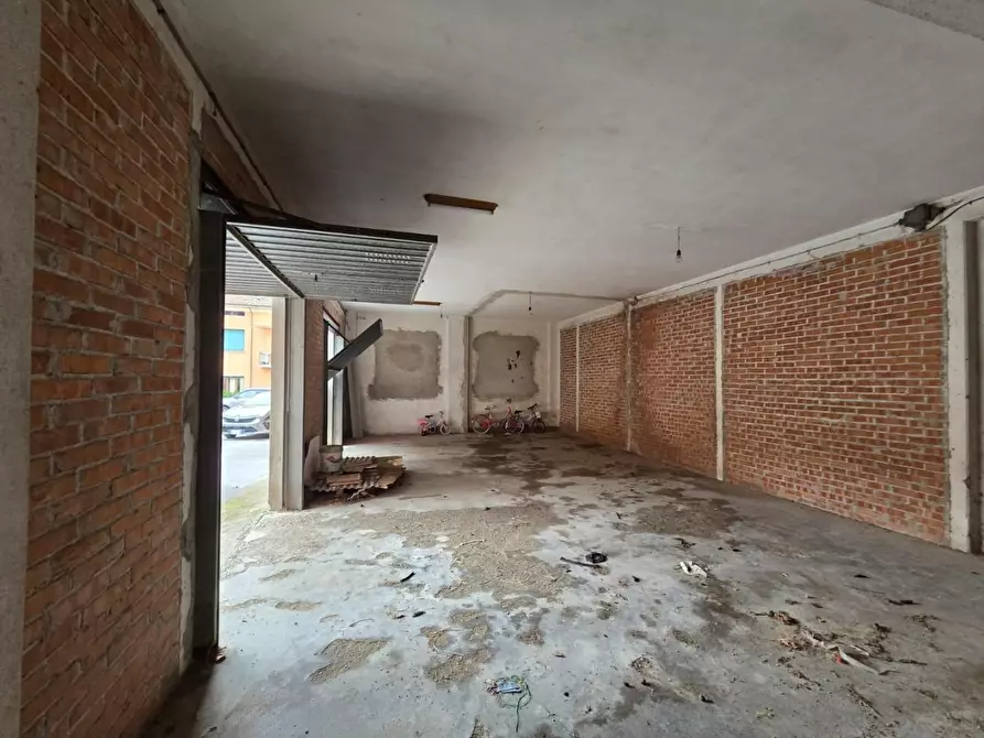 Immagine 15 di Attività artigianale in vendita  a Capannori