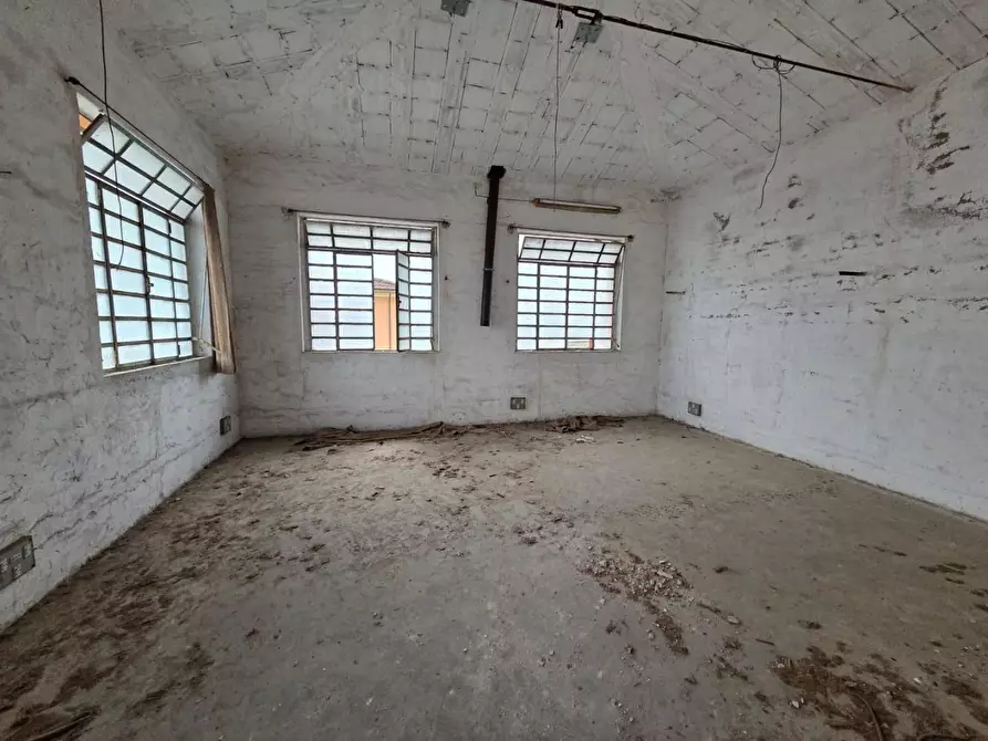 Immagine 5 di Attività artigianale in vendita  a Capannori