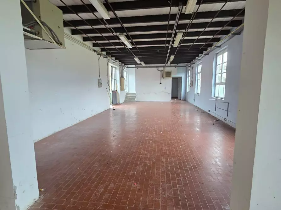 Immagine 43 di Attività artigianale in vendita  a Capannori